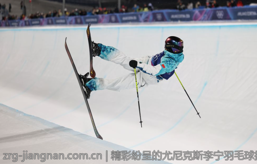 精彩纷呈的尤尼克斯李宁羽毛球拍2026新品引领潮流